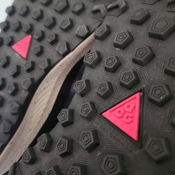 Nike ACG Black and Purple Sneakers - Picture 12 of 12